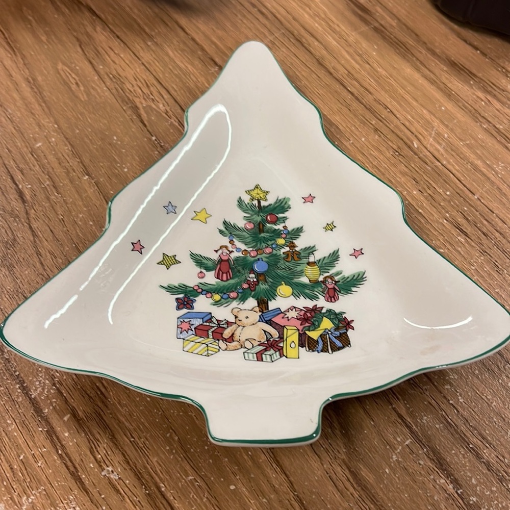 Nikko Ceramics "Happy Holidays" Tree shaped plate